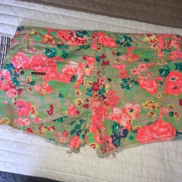 Jean Shorts - Picture 2 of 3